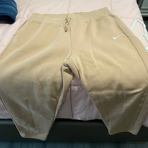 NWT - Picture 2 of 3